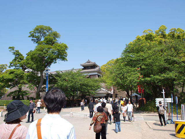 熊本城入口へ 熊本城入口へ