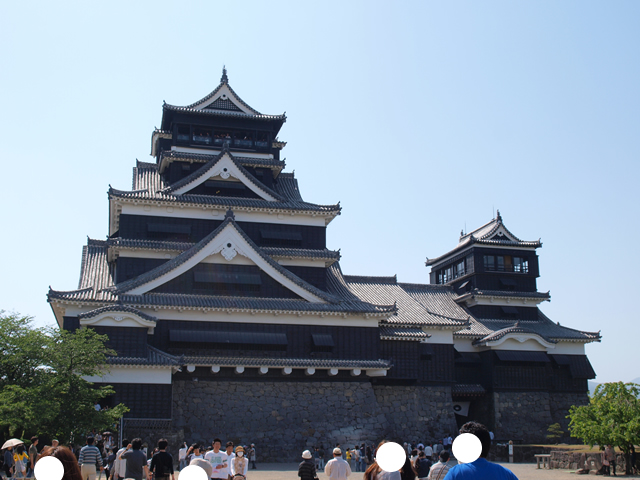 天守閣と入口、出口 天守閣と入口、出口