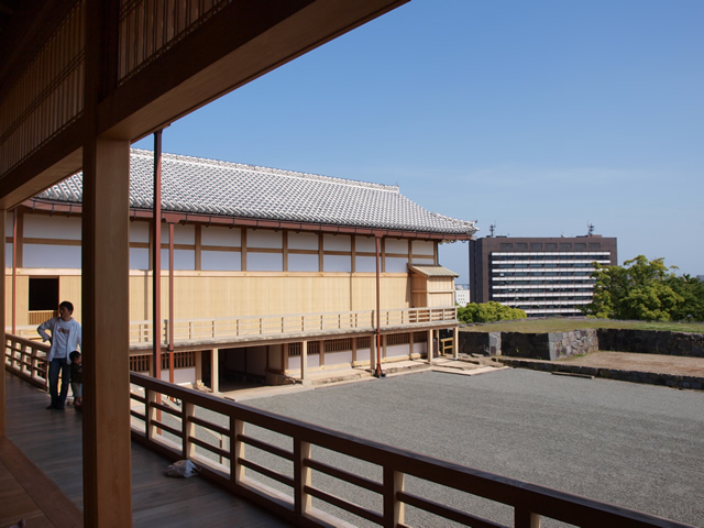 縁側から見る本丸御殿 縁側から見る本丸御殿