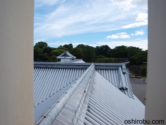 菱櫓から五十間長屋の屋根
