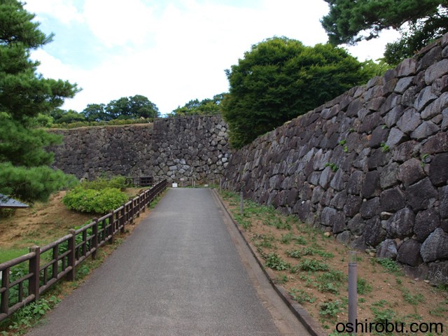 本丸の石垣 本丸の石垣