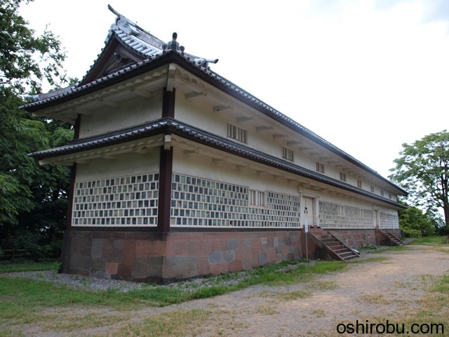 入母屋造りの南側 入母屋造りの南側