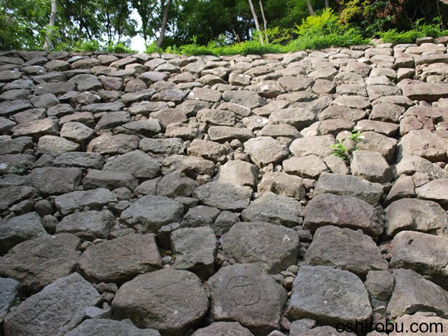 石垣には刻印 石垣には刻印