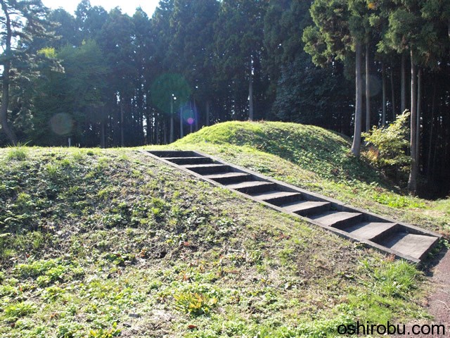 建物横の階段から作貫地区へ 建物横の階段から作貫地区へ
