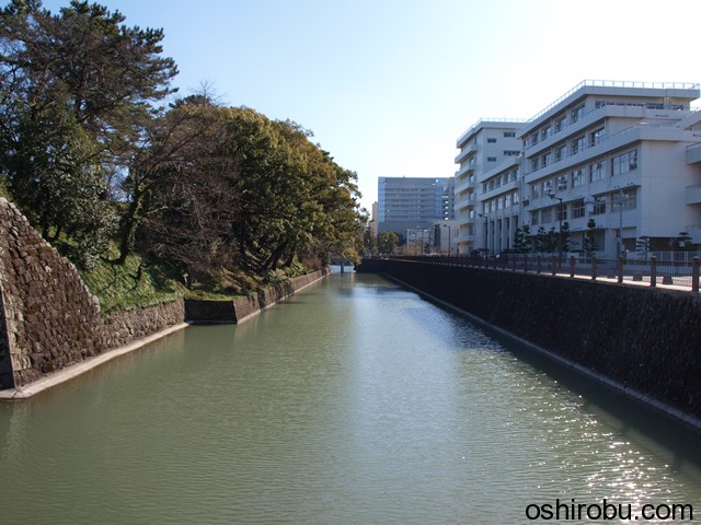 二の丸西側のお堀