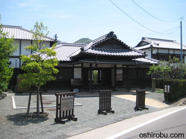 旧宅となりの建物 旧宅となりの建物