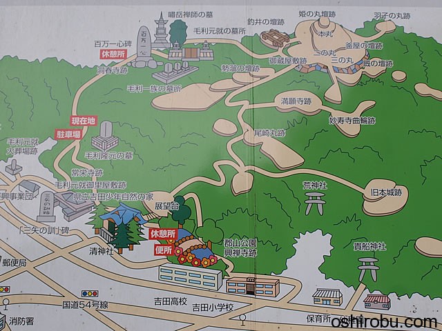 毛利家墓所を通過し本丸へ 毛利家墓所を通過し本丸へ