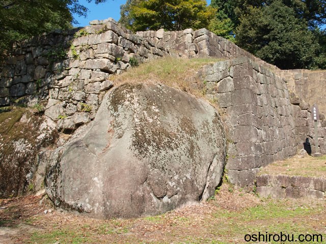 巨大な岩 巨大な岩