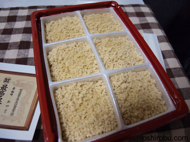 6つ入の栗粉餅 6つ入の栗粉餅