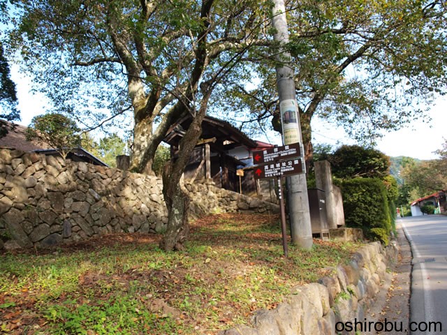 石垣と門 石垣と門