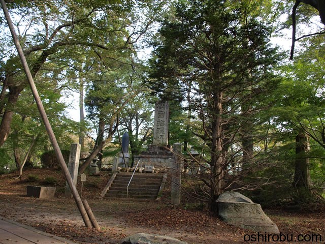 何かの碑 何かの碑