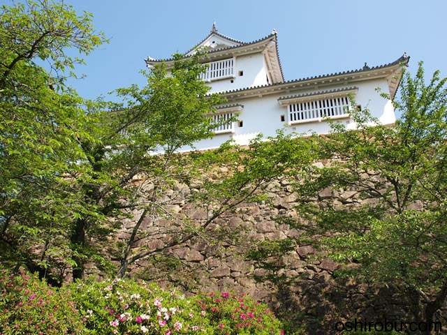 木々の向こうに備中櫓 木々の向こうに備中櫓