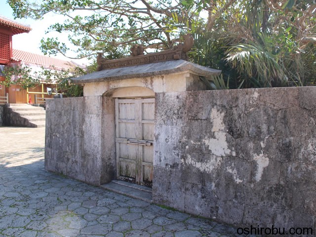 首里森御嶽(すいむいうたき)