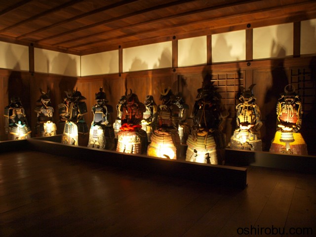 兜・鎧の展示 兜・鎧の展示