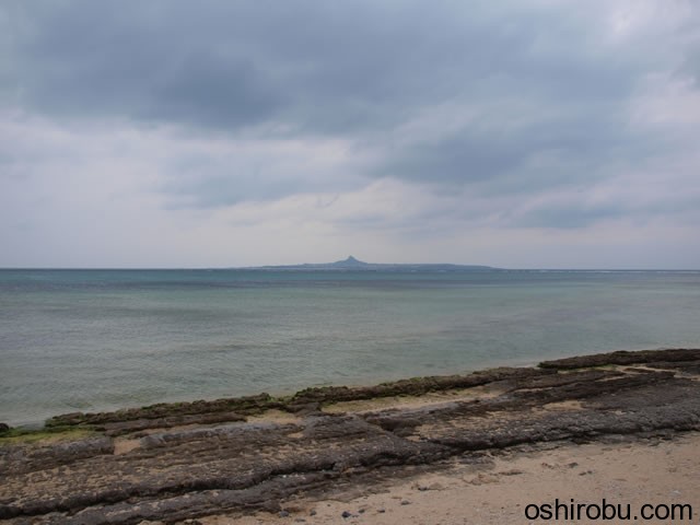 海岸と伊計島