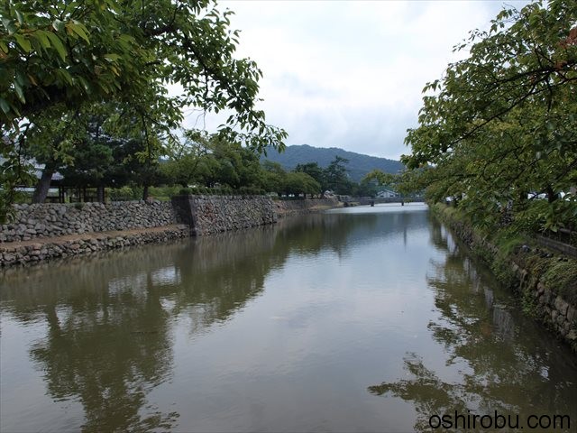 お堀